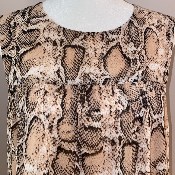 Gilli Snake Print Tiered Sleeveless Top - Picture 2 of 13